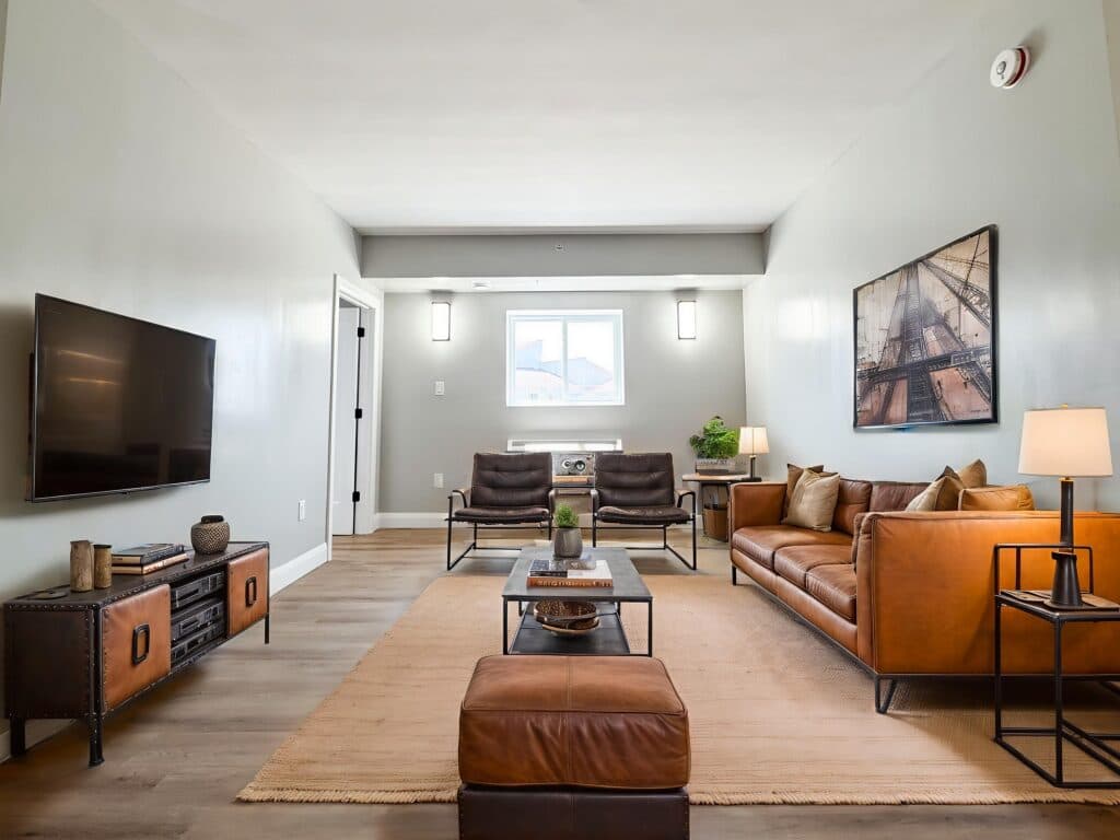 2 Bedroom Apartments - Photo 1