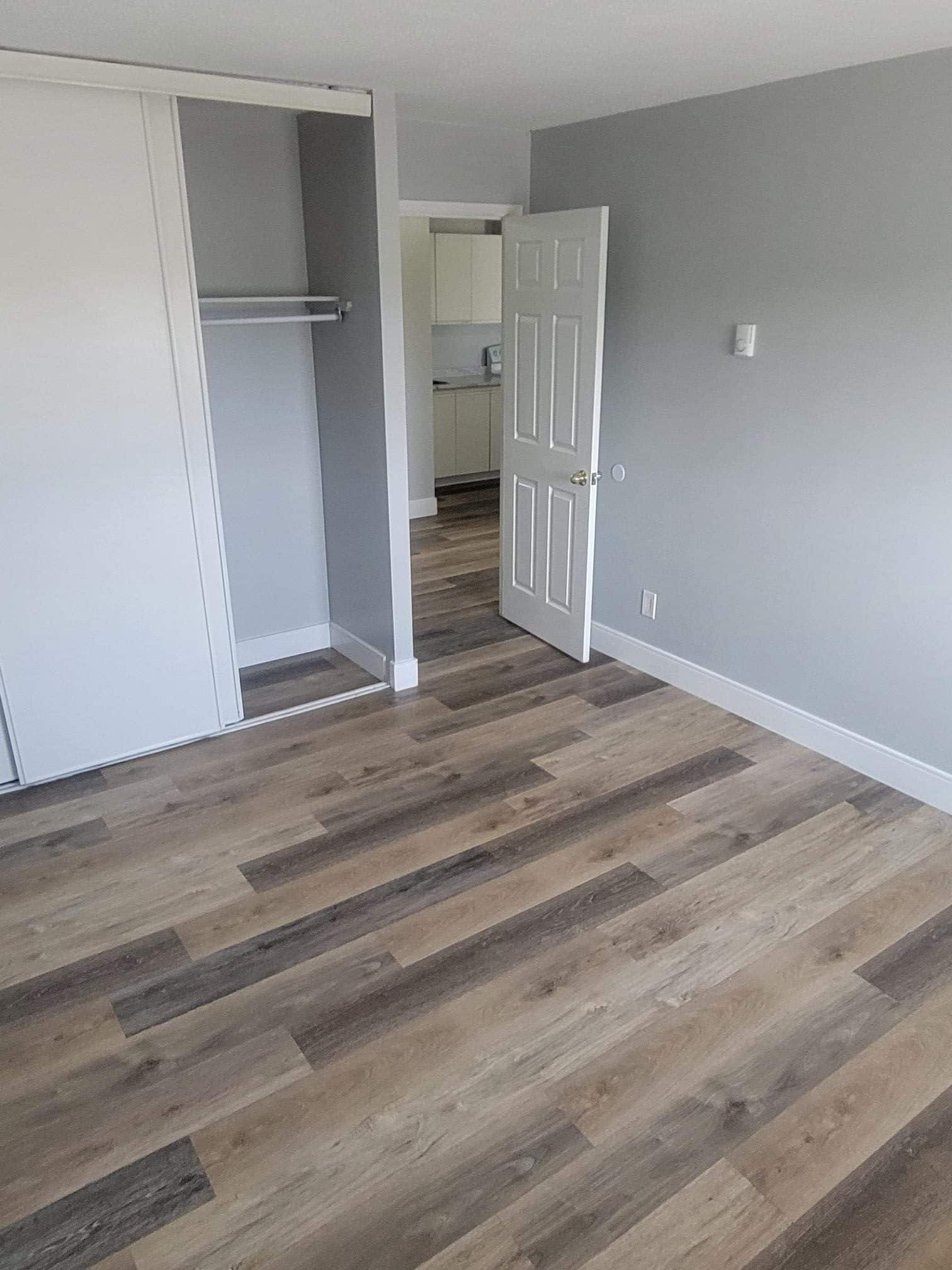 3 Bedroom Apartments — unfurnished photo 1